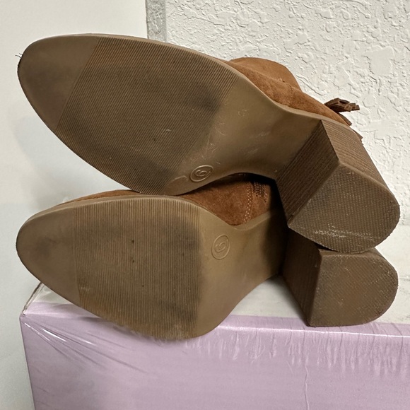 Universal Threads Brown Boots - Picture 3 of 4